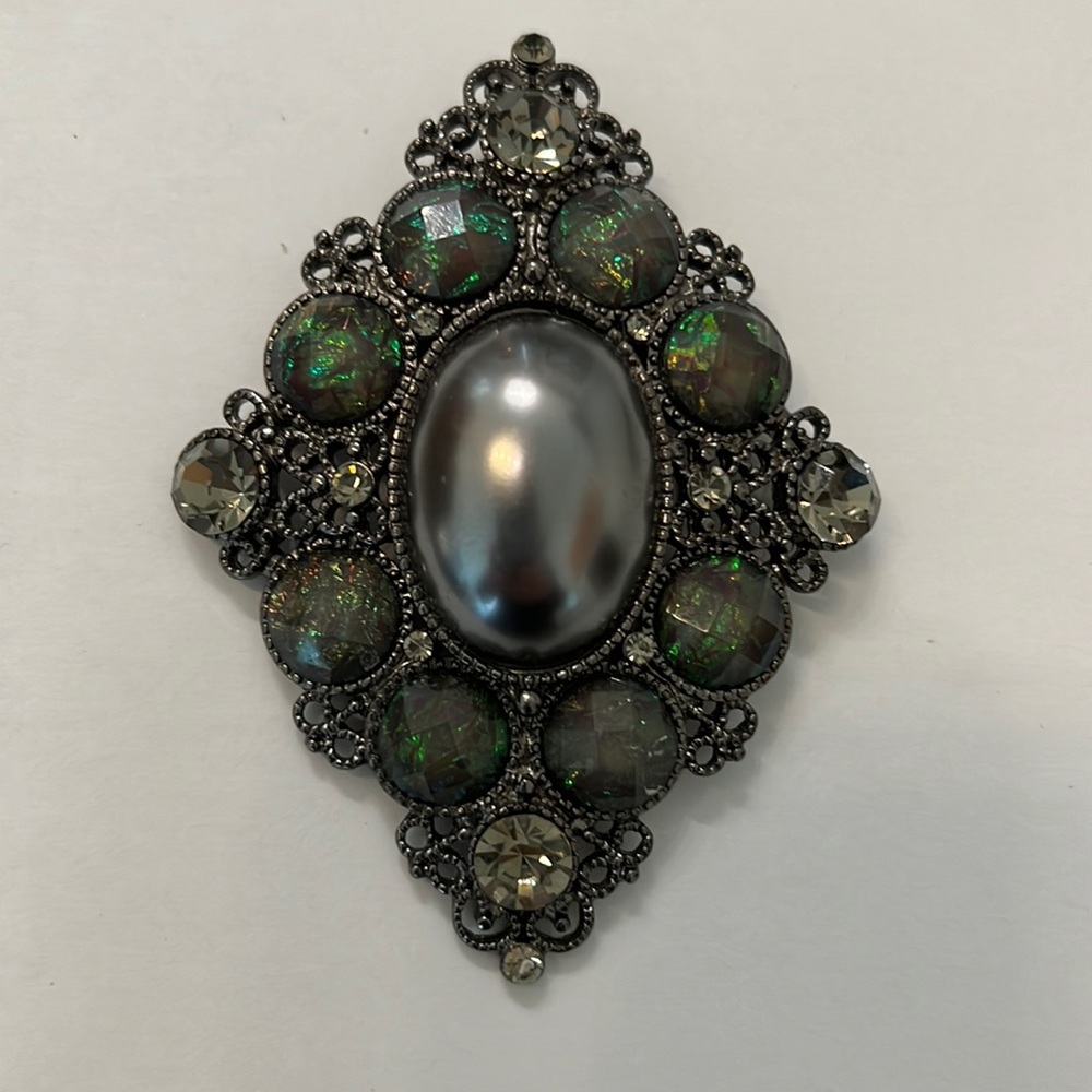 Costume Jewelry! Beautiful blue/black opal Pin